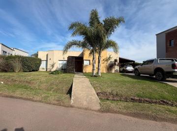 Casa · 118m² · 3 Ambientes · 2 Cocheras · Venta Casa con Pileta Los Arces Pilar Apto Credito
