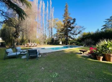 Casa · 215m² · 5 Ambientes · 2 Cocheras · Venta Casa Pilar 5 Ambientes Permuta