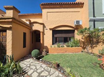 Casa · 175m² · 5 Ambientes · 1 Cochera · Casa 5 Ambientes con Cochera y Pileta San Isidro