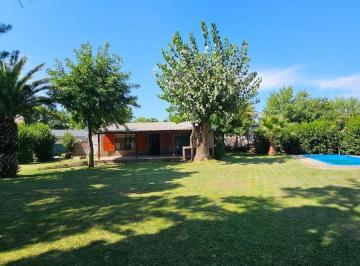 Casa · 70m² · 3 Ambientes · Venta de Casa 2 Dorm. con Pileta - Ibarlucea