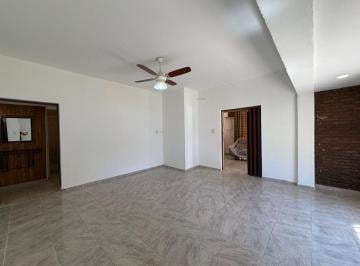 Casa · 120m² · 4 Ambientes · 1 Cochera · Venta Casa 2 Dorm., Local, Pileta y Cochera