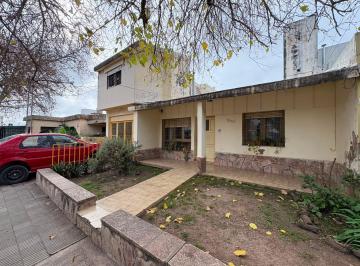 Casa · 207m² · 4 Ambientes · 2 Cocheras · Venta Casa 3 Dorm. B° Los Naranjos Córdoba