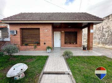 Casa · 140m² · 4 Ambientes · 2 Cocheras · Casa 4 Ambientes en Venta Monte Grande