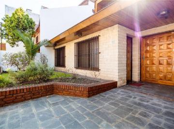 Casa · 235m² · 4 Ambientes · 2 Cocheras · Casa 4 Amb, Cochera Jardín Excelente Estado