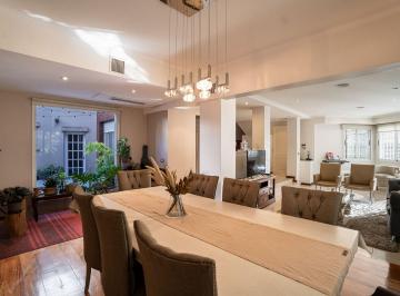 Casa · 215m² · 4 Ambientes · 2 Cocheras · Casa 4 Amb 2 Planta Venta en Caseros Apto Credito