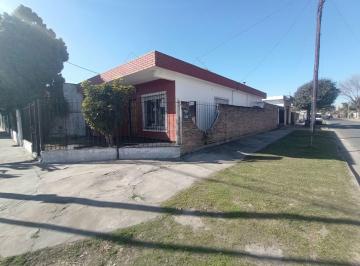 Casa · 132m² · 4 Ambientes · 1 Cochera · Venta Casa 3 Amb Patio Jardin Garage San Miguel
