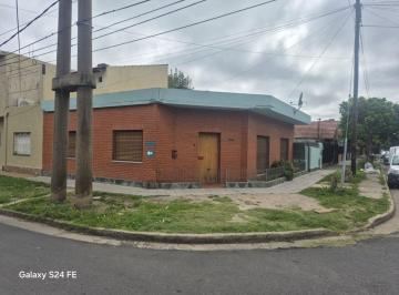 Casa · 56m² · 3 Ambientes · 1 Cochera · Casa 3 Amb - Venta - Patio Cochera m. Chingolo Lanús