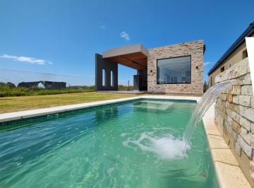 Casa · 125m² · 4 Ambientes · 1 Cochera · Venta Casa 3 Dorm. en Barrio Brisanova