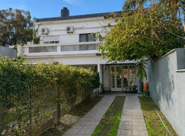 Casa · 288m² · 8 Ambientes · 2 Cocheras · Venta Casa 5 Dorm. con Jardin en Punta Gorda