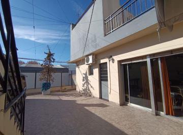 Casa · 464m² · 6 Ambientes · 1 Cochera · Casa Patio, Terraza, Local