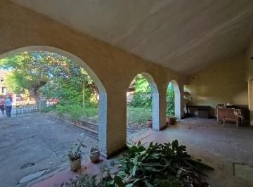 Casa · 181m² · 4 Ambientes · 1 Cochera · Venta Casa a Reciclar en m. Coronado Financia!
