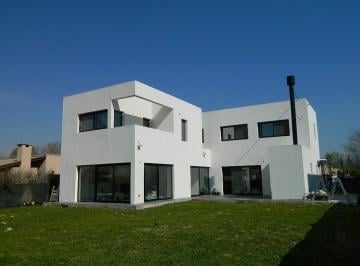Casa · 216m² · 4 Ambientes · 2 Cocheras · Casa en Venta en La Comarca - Tigre