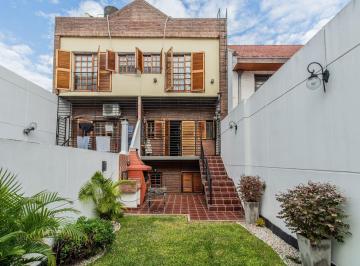 Casa · 192m² · 5 Ambientes · 2 Cocheras · Venta Triplex 5amb Jardin Parrilla Cochera Doble