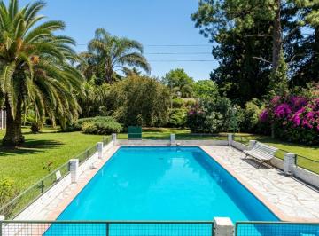 Quinta vacacional · 216m² · 3 Dormitorios · 1 Cochera · Venta Casa Quinta 3 Dorm. Pileta Quincho