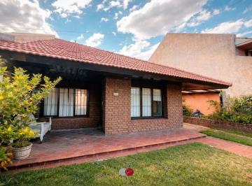Casa · 206m² · 4 Ambientes · 1 Cochera · Chalet 4 Amb Parque Luro | Vivienda/consultorios
