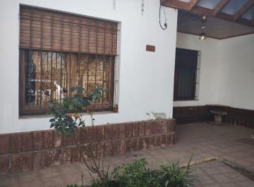 Casa · 195m² · 8 Ambientes · 1 Cochera · Venta Casa, B° Centro - Apta Credito Allen