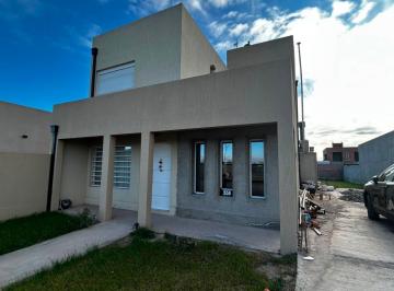 Casa · 160m² · 5 Ambientes · 2 Cocheras · Casa de 3 Dorm. en Venta, Piedras Blancas