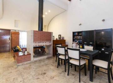 Casa · 238m² · 4 Ambientes · 1 Cochera · Casa 4 Amb Patio Terraza Cochera Mataderos