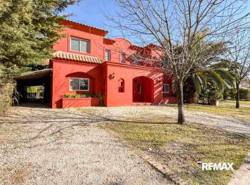 Casa · 215m² · 5 Ambientes · 4 Cocheras · Casa en Venta San Isidro Labrador C / Pileta