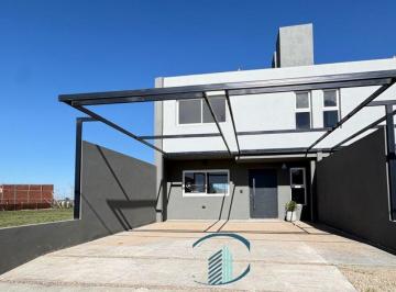 Casa · 110m² · 6 Ambientes · 2 Cocheras · Duplex en Docta Parque 3 Dorm. 2 Baños