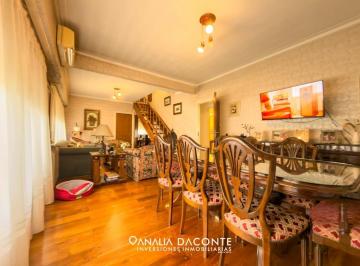 Casa · 190m² · 5 Ambientes · 3 Cocheras · Gran Chalet 5 Amb con Dos Garages y Parque. Caisamar