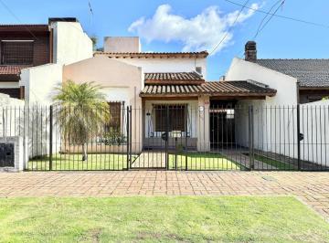 Casa de 5 ambientes, Morón · Chalet de 4 Ambientes con Pileta en Castelar