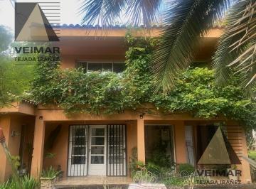 Casa · 320m² · 6 Ambientes · 2 Cocheras · Casa en Villa Elisa