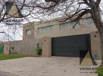 Casa · 176m² · 7 Ambientes · 4 Cocheras · Casa en City Bell
