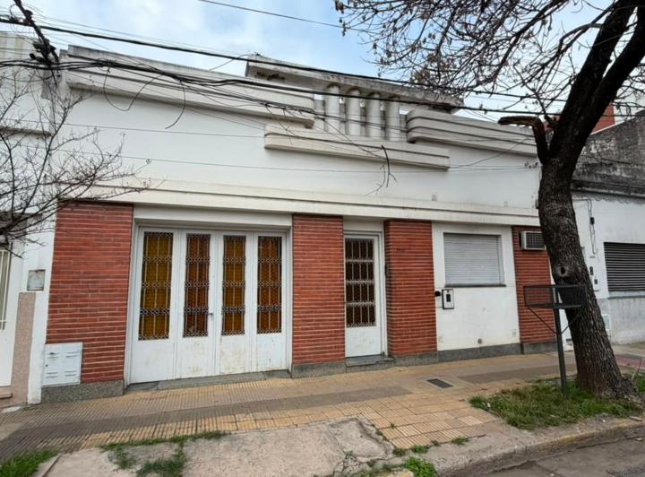 Casa · 175m² · 6 Ambientes · 1 Cochera