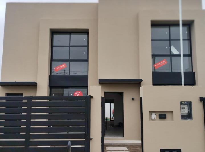 Casa · 156m² · 2 Dormitorios · 1 Cochera