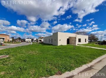 Casa · 120m² · 4 Ambientes · Casa en A13 San Sebastián Construcción Tradicional Cesion - Mb