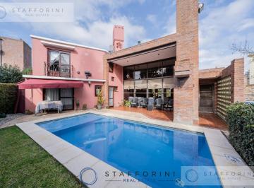 Casa · 266m² · 4 Ambientes · 3 Cocheras · Amplia y Comoda Casa en Cul de Sac en Country Club El Carmen