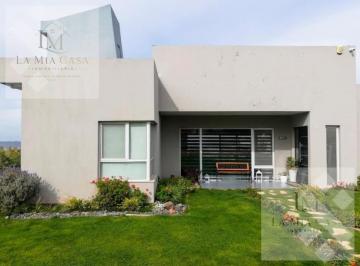 Casa · 85m² · 3 Ambientes · 2 Cocheras · Venta Casa 2 Dorm. Villa Mari Menuco, Neuquen