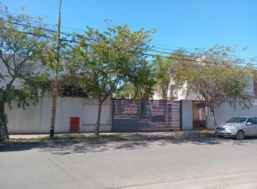 Casa · 2 Dormitorios · 1 Cochera · Imperdible Duplex en Alquiler en Barrio California