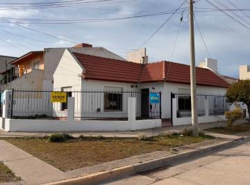 Casa de 4 ambientes, Puerto Madryn · Casa en Venta 2 Dormpasaje Raul Diaz N°1114 E/ Alem y Rivadaviaprecio U$d173.000
