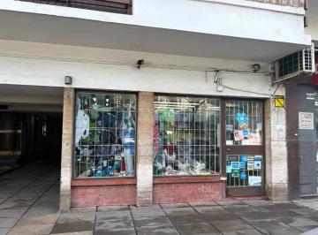 Local comercial · 43m² · Local Sobre Av Gaona, Doble Vidriera Apto Crédito