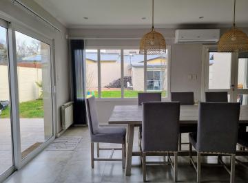 Cocina Comedor 45m2 · Casa Totalmente Renovada de 3 Dorm. con Amplio Jardín y Quincho. Dueño Dir