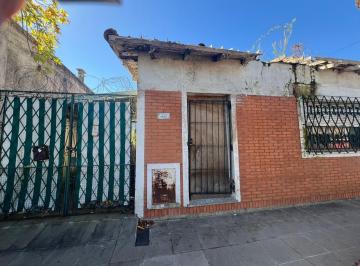 Casa · 115m² · 4 Ambientes · 1 Cochera · Casa en Venta en Olivos a Reciclar Sobre Lote Propio de 10 X 28 con Jardín 115 m² Cubiertos