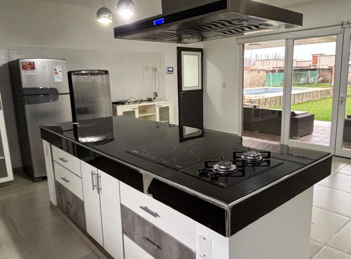 Casa · 400m² · 7 Ambientes · 2 Cocheras