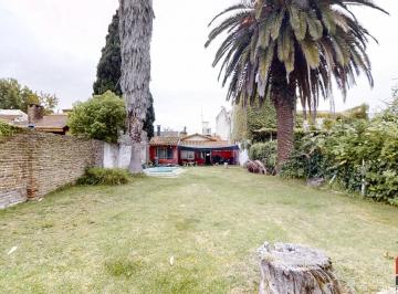 Terreno · 140m² · 4 Ambientes · 1 Cochera · Lote de 430 m² en Venta Apto Para Desarrollo de 4 Dúplex – Olivos