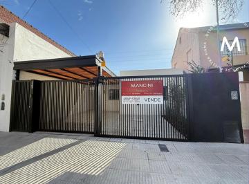 Casa · 130m² · 4 Ambientes · 2 Cocheras · Apto Crédito - Casa en Venta de 4 Ambientes con Cochera, Jardín y Piscina - Villa Ballester