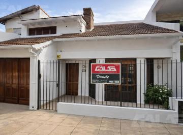 Casa · 190m² · 5 Ambientes · 1 Cochera · Chalet 4 Dorm. 1 Suite y Parque en El Centro de Ituzaingó Norte.