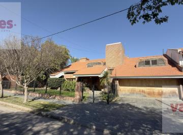 Casa · 543m² · 8 Ambientes · 4 Cocheras · Venta - Casa de 4 Dorm. en Argüello