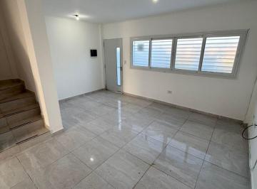 Casa de 2 ambientes, La Plata · Alquiler Duplex 140 34 y 35