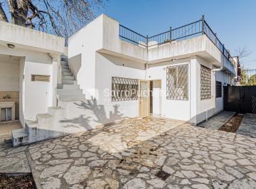 Casa · 142m² · 4 Ambientes · 2 Cocheras · Alquiler Uso Comercial/venta Casa de 4 Ambientes con Cochera y Terraza en Merlo.