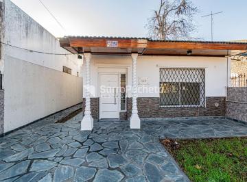 Casa · 142m² · 4 Ambientes · 2 Cocheras · Alquiler Uso Comercial/venta Casa de 4 Ambientes con Cochera y Terraza en Merlo.