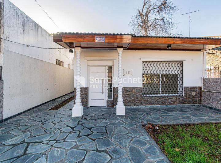 Casa · 142m² · 4 Ambientes · 2 Cocheras