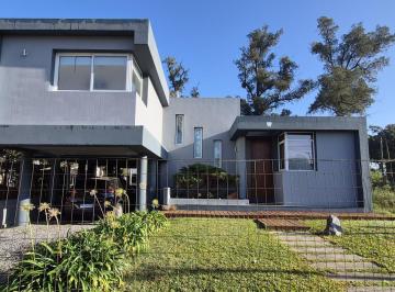 Casa · 110m² · 2 Dormitorios · 1 Cochera · Hermosa Casa en Venta Frente a La Plaza de Toros de Colonia