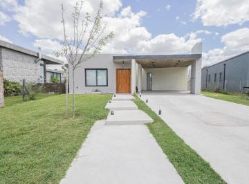 Casa · 190m² · 4 Ambientes · 3 Cocheras · Casa en Venta en Santa Emilia, Pilar del Este