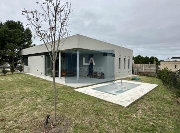 Campo · 200m² · 4 Ambientes · 4 Cocheras · Rumenco Joven Alquiler 24 Meses U$1800